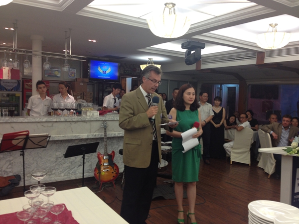 英國specsavers眼鏡店總經(jīng)理