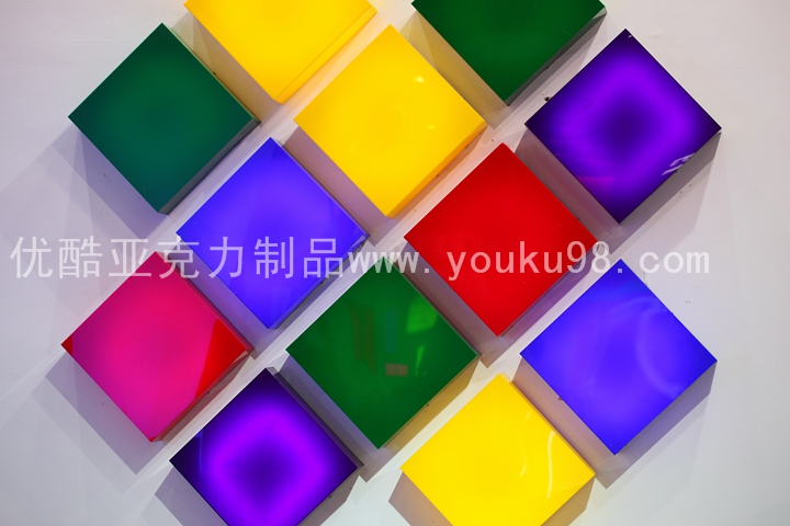 商場(chǎng)專賣(mài)店裝修亞克力