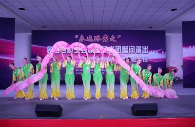 賢庠遞來一張文藝范兒十足的金名片 文藝創(chuàng)作與表演的獨特魅力